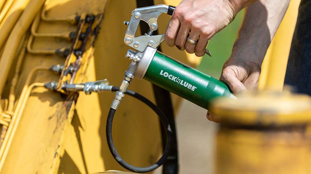 7 Best Grease Guns in 2021 TheMostSpruce